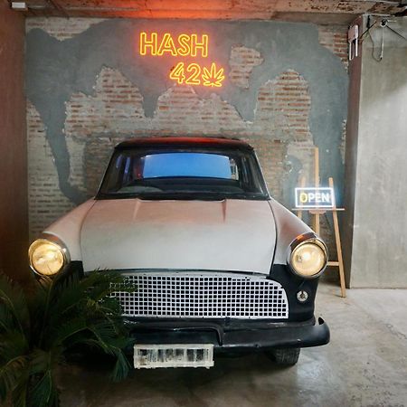 Hash Apartment With Unique Chill Design At Silom Soi 3 バンコク都 エクステリア 写真