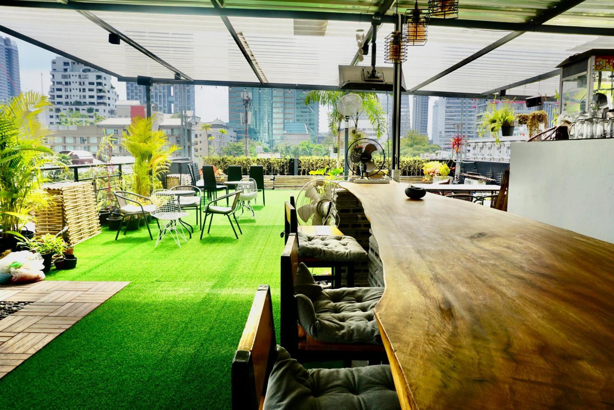 Hash Apartment With Unique Chill Design At Silom Soi 3 バンコク都 エクステリア 写真