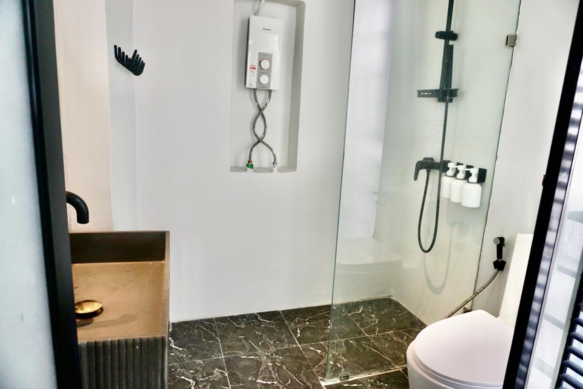 Hash Apartment With Unique Chill Design At Silom Soi 3 バンコク都 エクステリア 写真