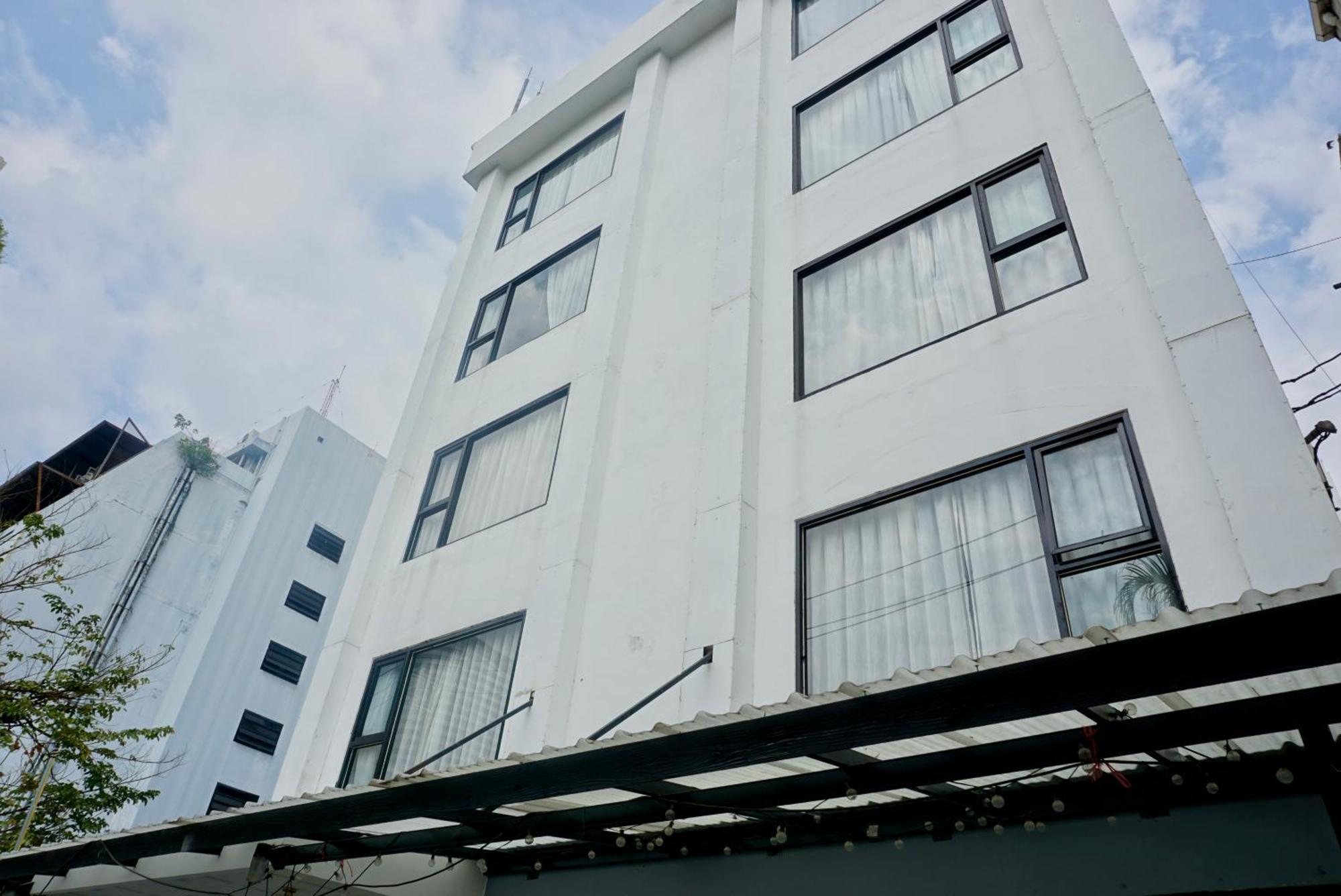 Hash Apartment With Unique Chill Design At Silom Soi 3 バンコク都 エクステリア 写真