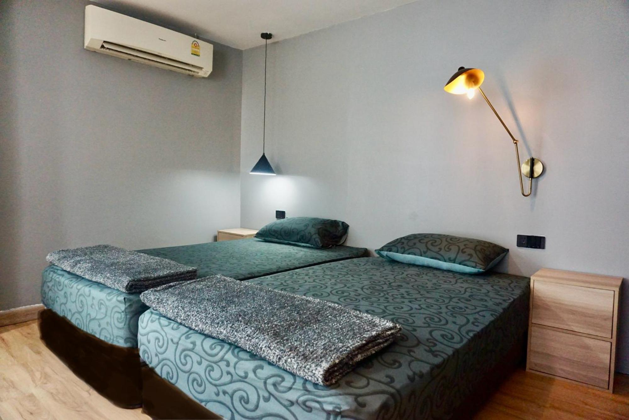 Hash Apartment With Unique Chill Design At Silom Soi 3 バンコク都 エクステリア 写真