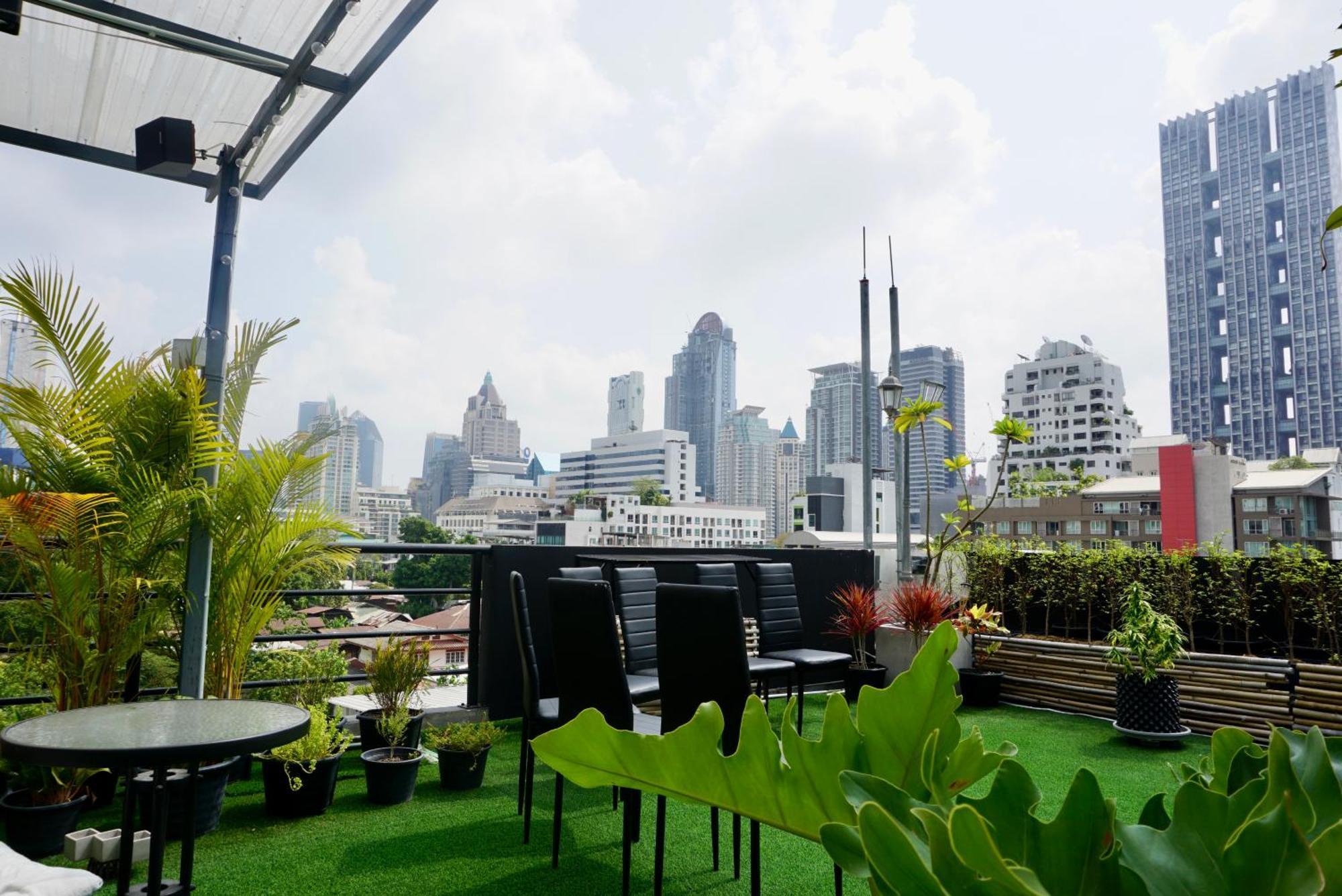 Hash Apartment With Unique Chill Design At Silom Soi 3 バンコク都 エクステリア 写真