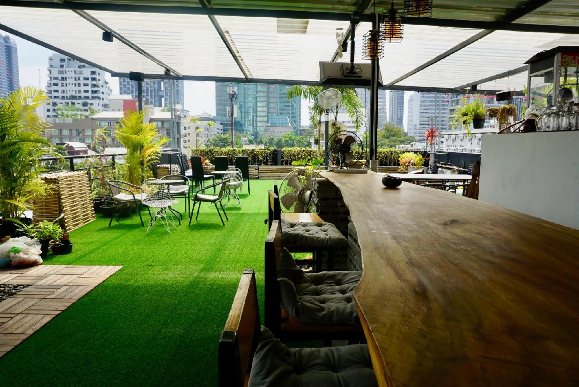 Hash Apartment With Unique Chill Design At Silom Soi 3 バンコク都 エクステリア 写真