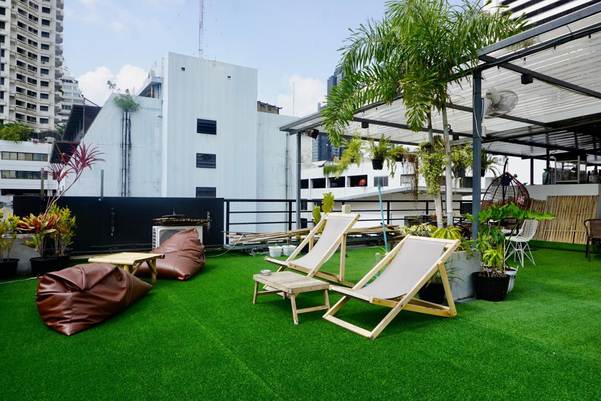 Hash Apartment With Unique Chill Design At Silom Soi 3 バンコク都 エクステリア 写真