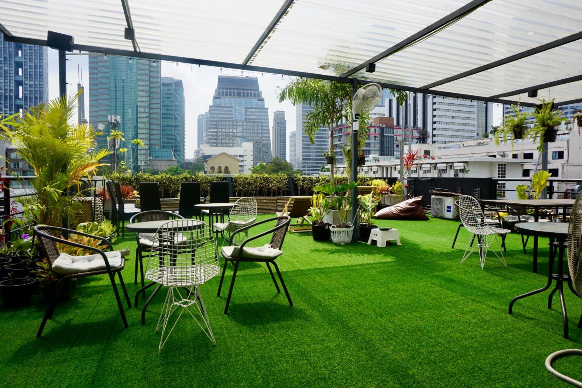 Hash Apartment With Unique Chill Design At Silom Soi 3 バンコク都 エクステリア 写真